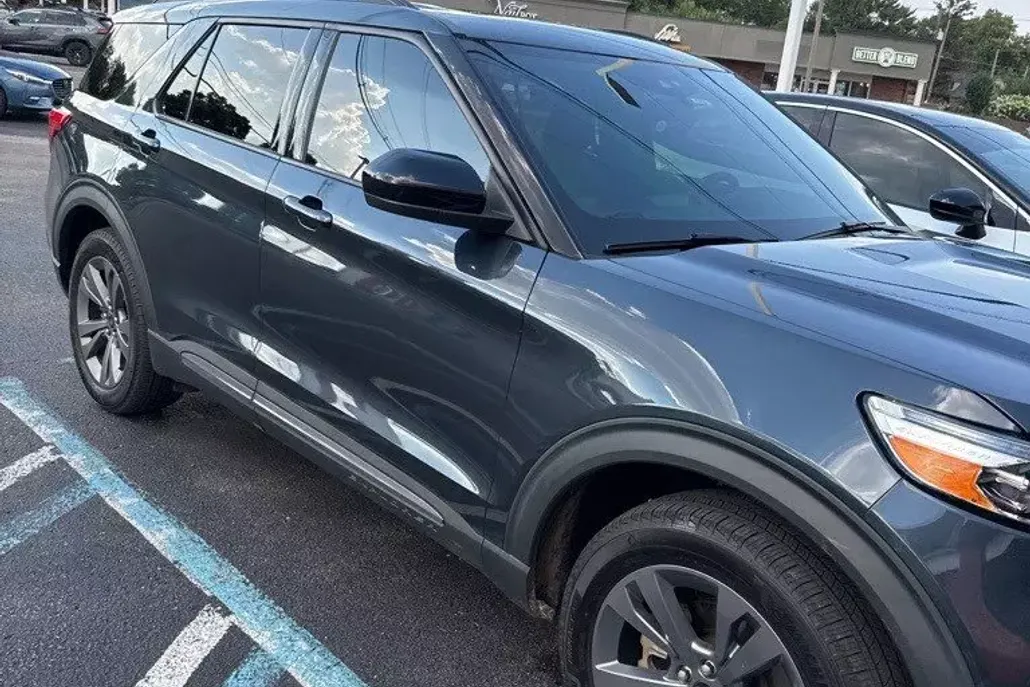 2022 Ford Explorer XLT photo 1