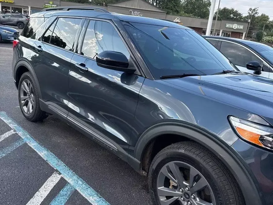 2022 Ford Explorer XLT photo 1