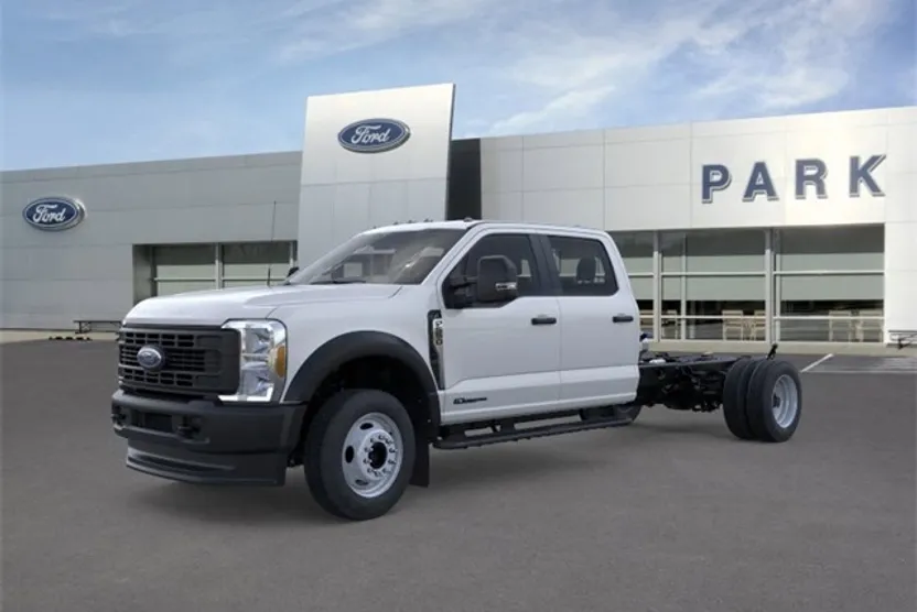 2025 Ford F-550 photo 1