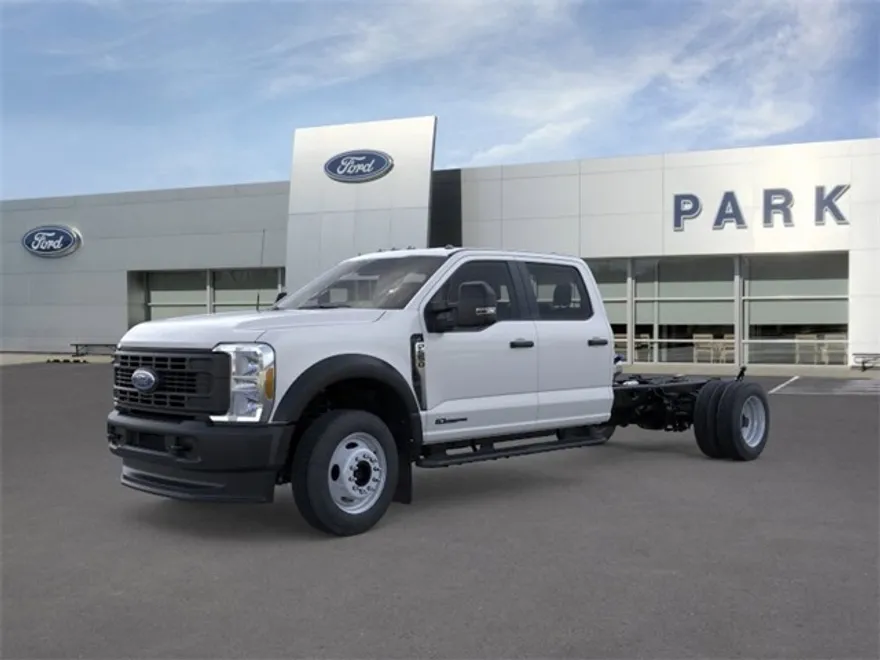 2025 Ford F-550 photo 1