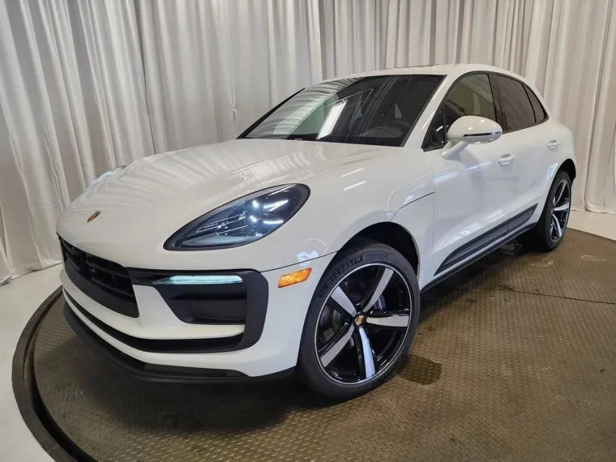 2025 Porsche Macan T photo 1