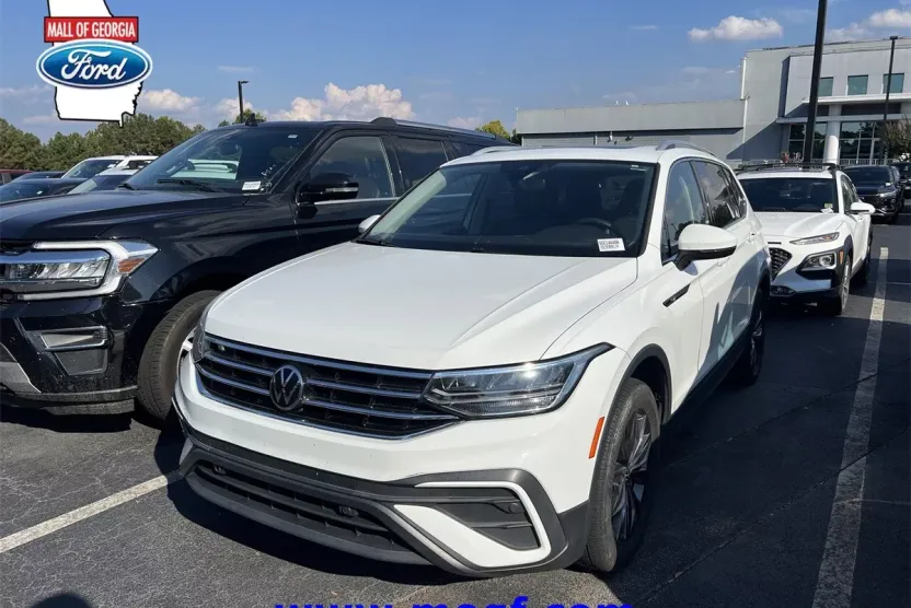 2022 Volkswagen Tiguan SE photo 1