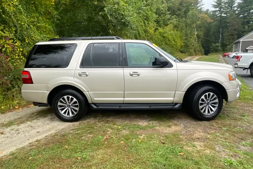 2017 Ford Expedition XLT photo 1