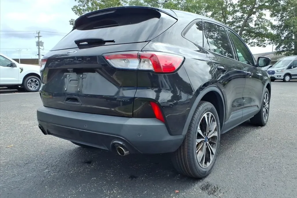 2022 Ford Escape SEL photo 1