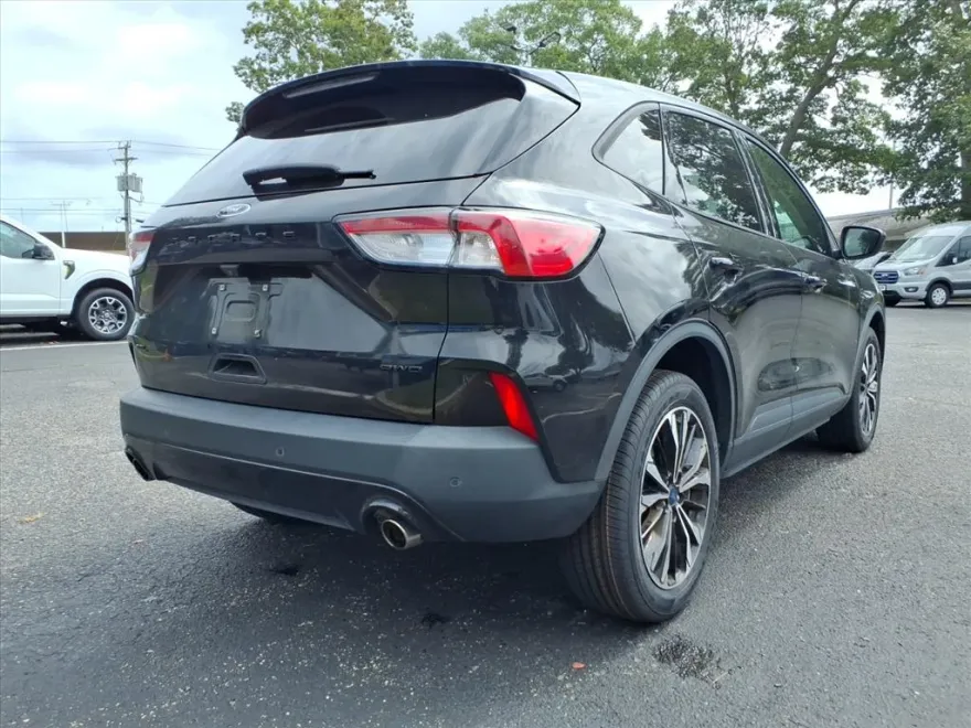 2022 Ford Escape SEL photo 1