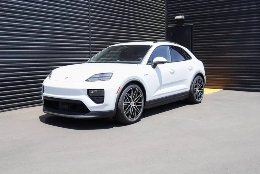 2025 Porsche Macan Electric photo 1