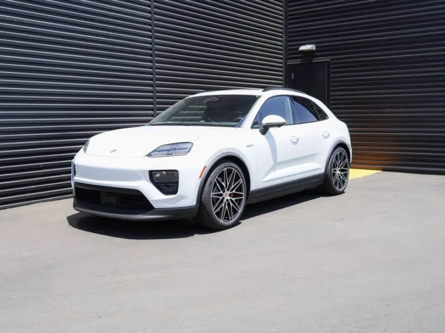 2025 Porsche Macan Electric photo 1