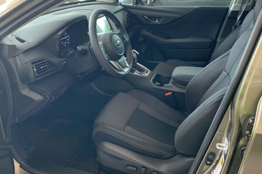 2025 Subaru Outback Premium photo 1