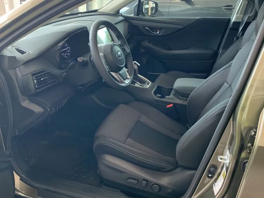 2025 Subaru Outback Premium photo 1