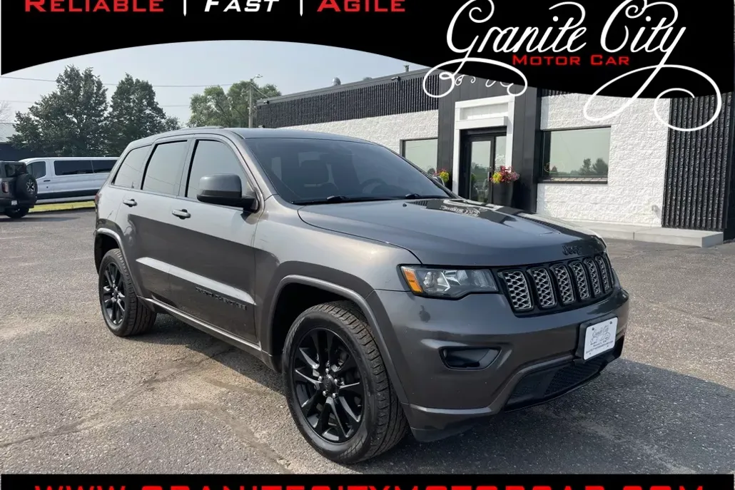2017 Jeep Grand Cherokee Altitude photo 1