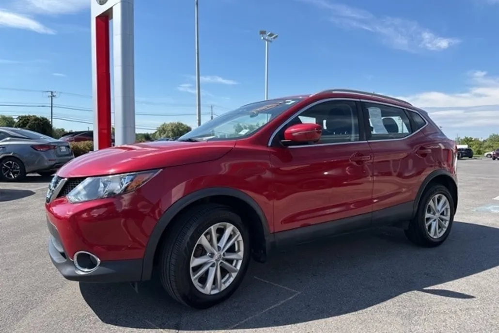 2018 Nissan Rogue Sport SV photo 1