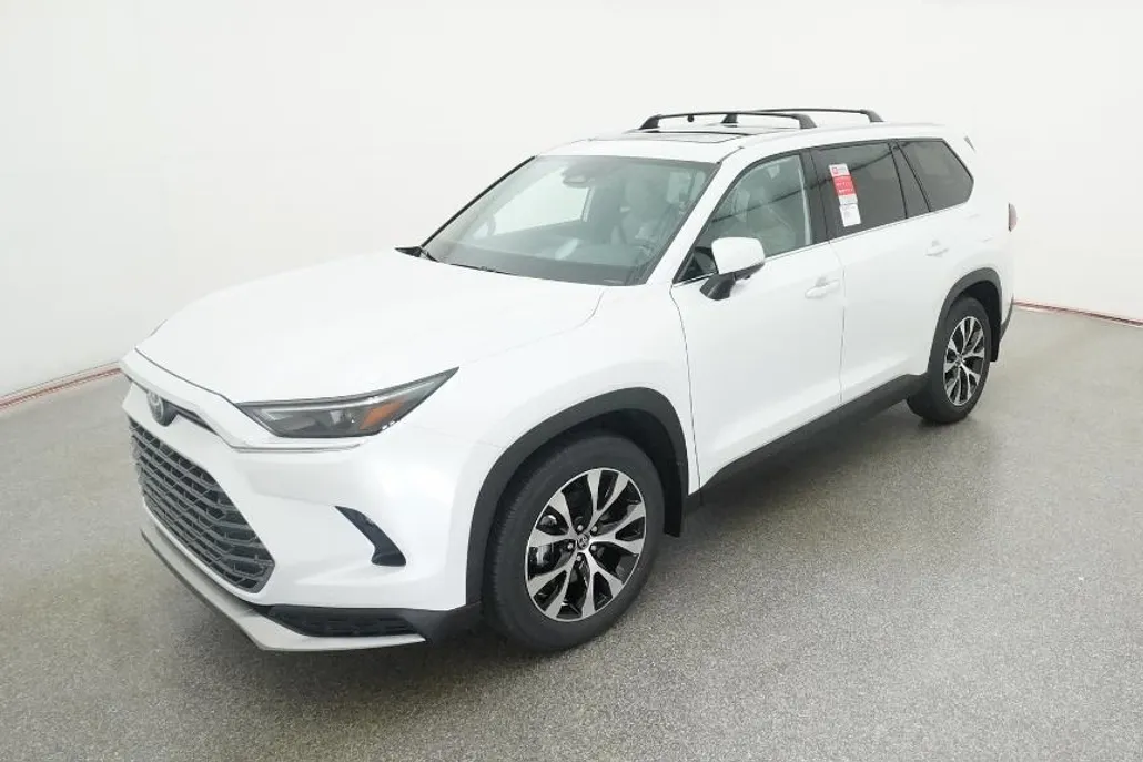 2026 Toyota Highlander Hybrid Limited photo 1