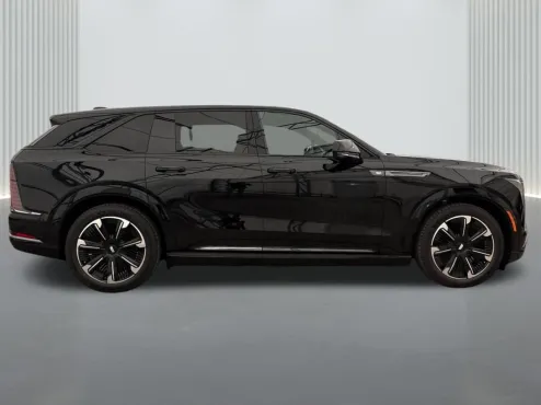 2025 Cadillac Escalade IQ Sport photo 4