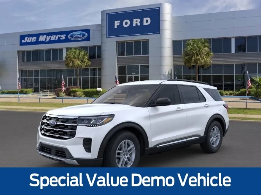 2025 Ford Explorer photo 1
