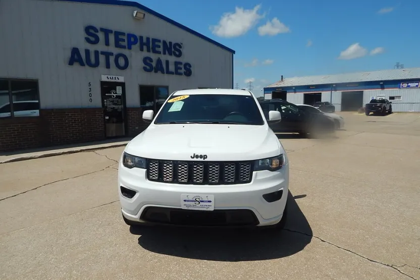 2018 Jeep Grand Cherokee Altitude photo 1
