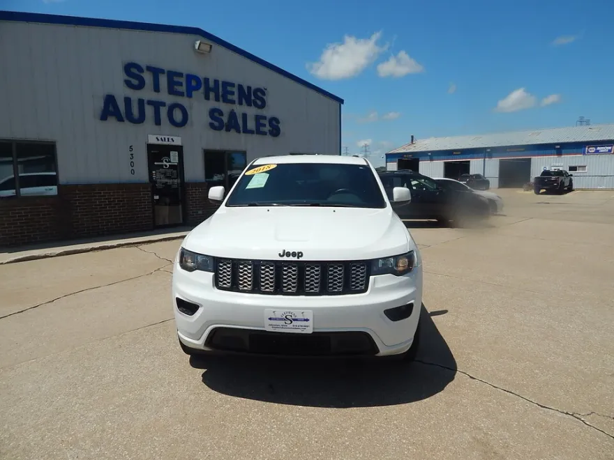 2018 Jeep Grand Cherokee Altitude photo 1