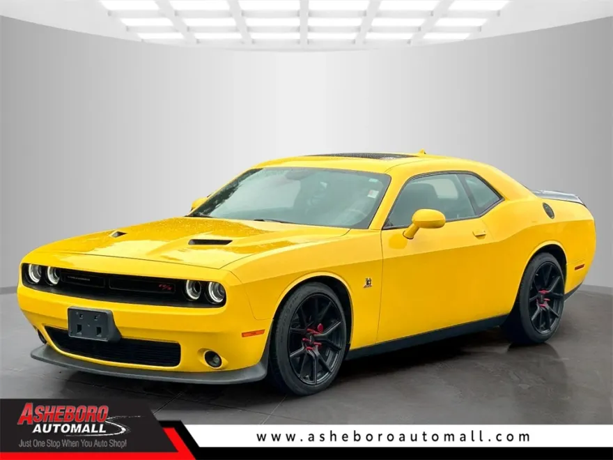 2017 Dodge Challenger R/T photo 1