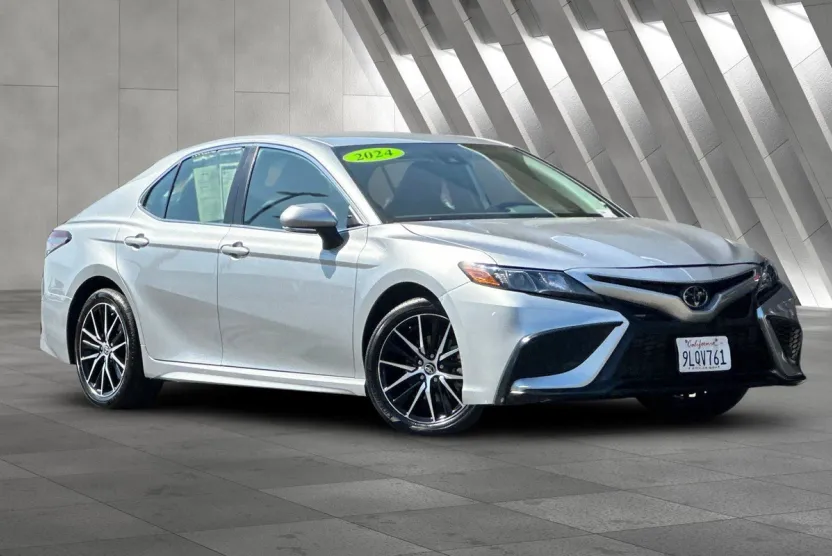 2024 Toyota Camry SE photo 1