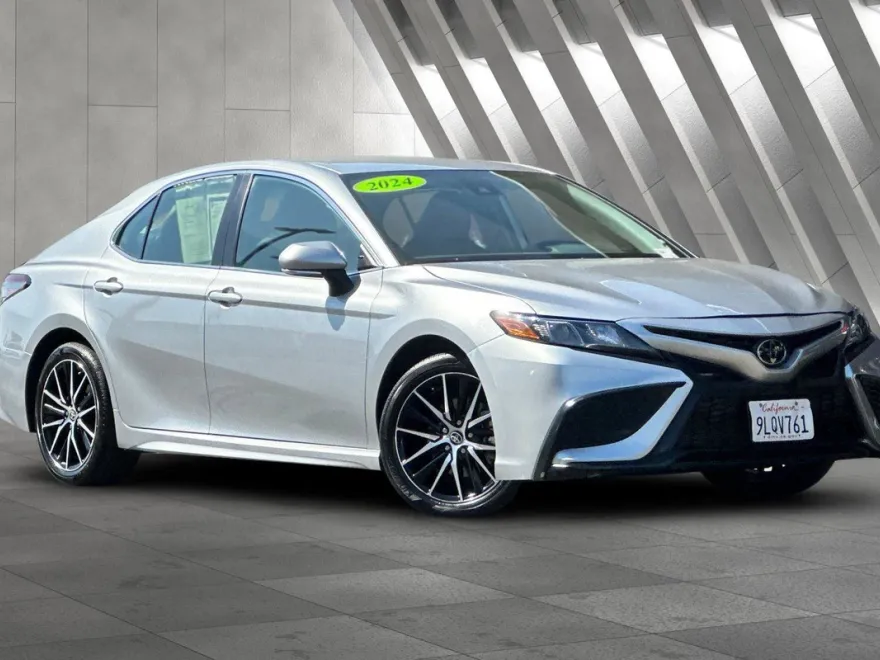 2024 Toyota Camry SE photo 1