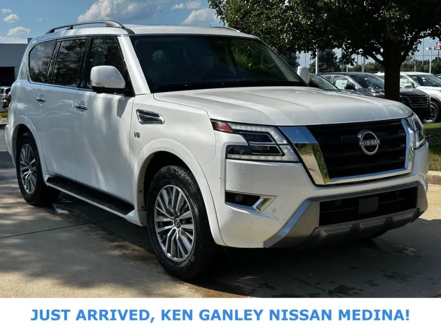 2023 Nissan Armada SL photo 1