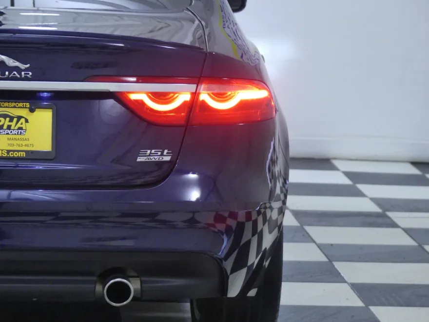 2017 Jaguar XF 35t R-Sport photo 28