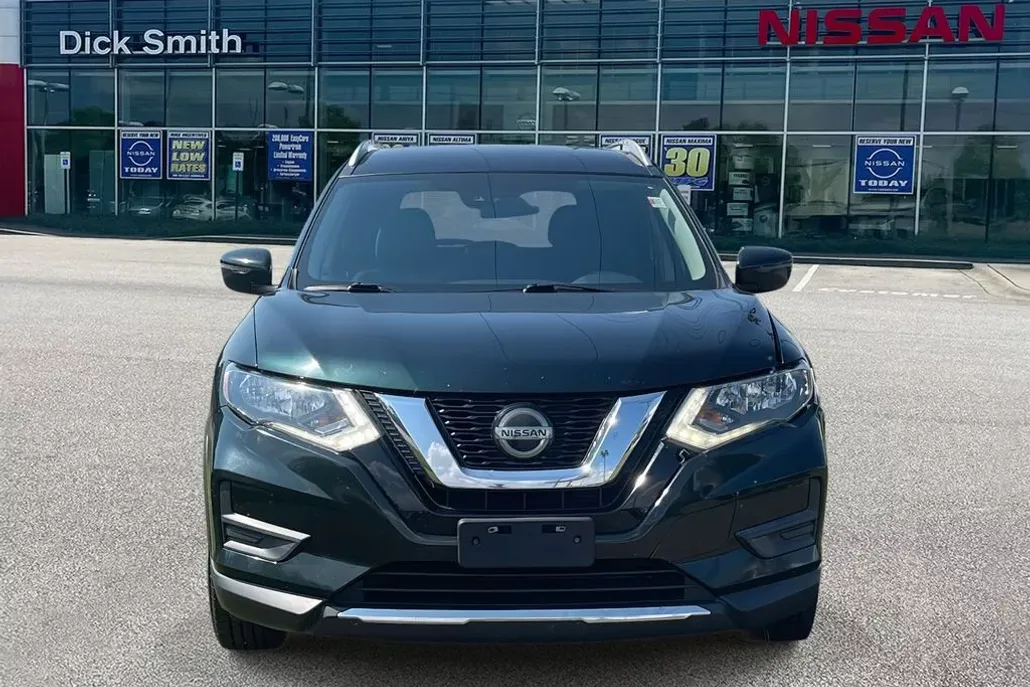 2019 Nissan Rogue SV photo 1