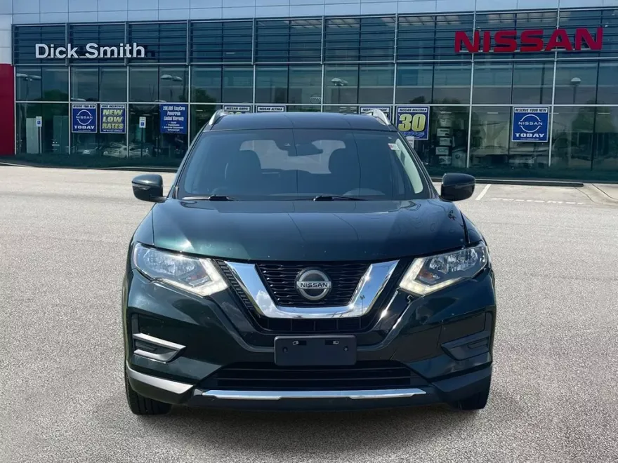 2019 Nissan Rogue SV photo 1
