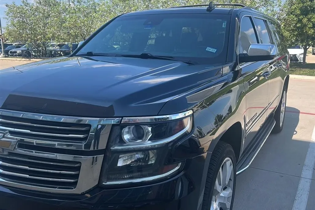 2017 Chevrolet Suburban Premier photo 1