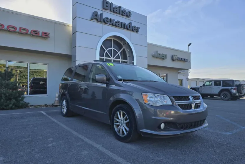 2019 Dodge Grand Caravan SXT photo 1
