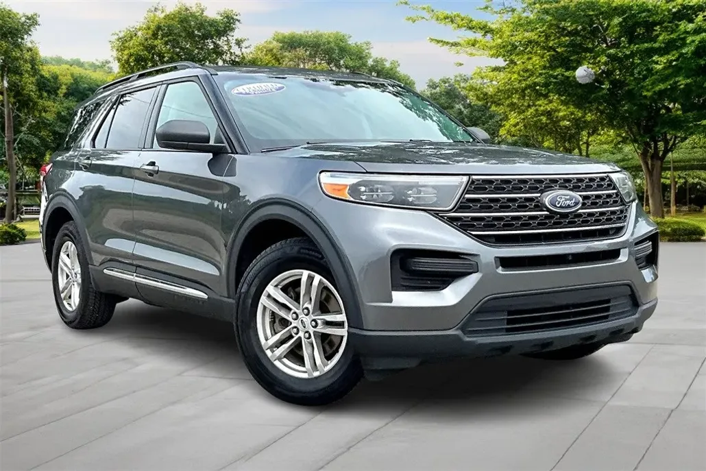 2022 Ford Explorer XLT photo 1