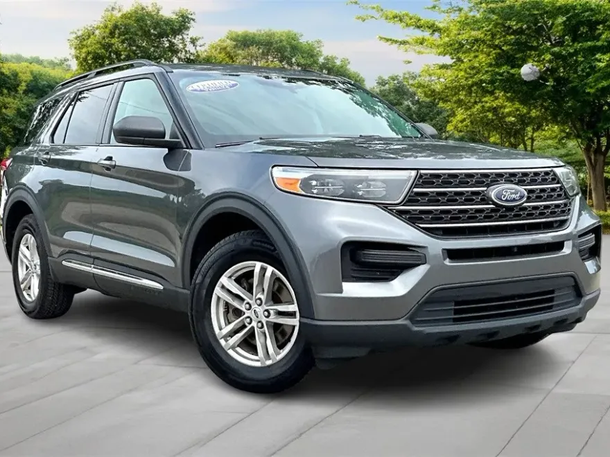 2022 Ford Explorer XLT photo 1