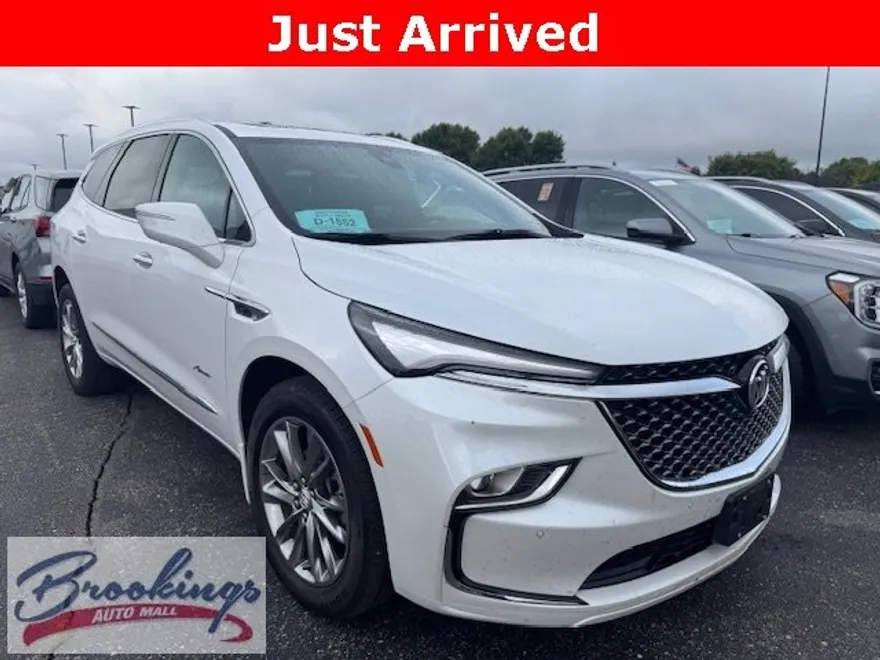 2024 Buick Enclave Avenir photo 1