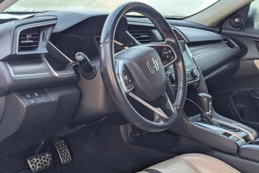 2019 Honda Civic Touring photo 1