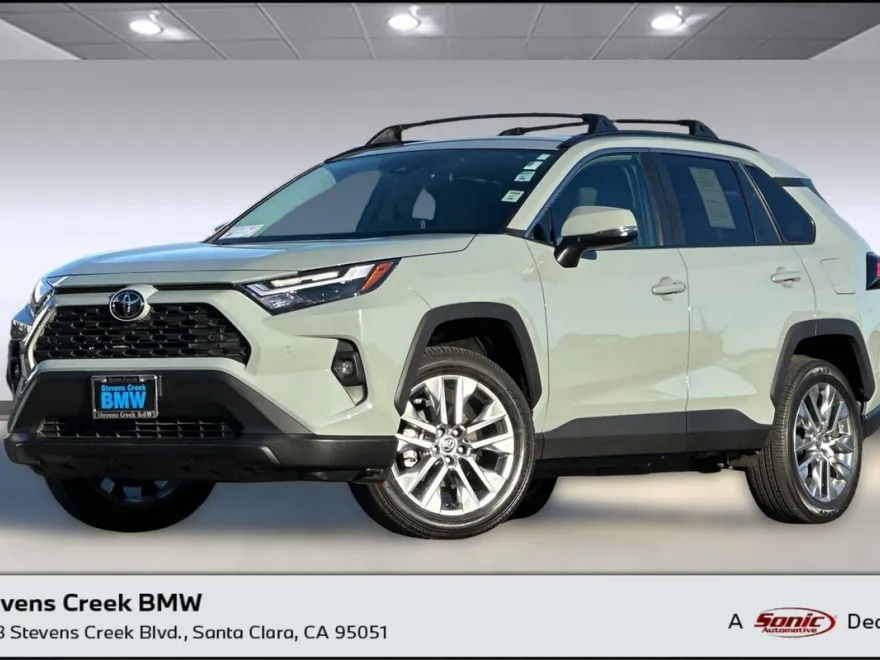 2023 Toyota RAV4 XLE Premium photo 1