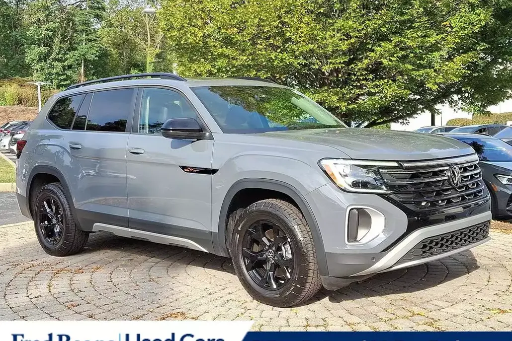 2025 Volkswagen Atlas Peak Edition SE photo 1