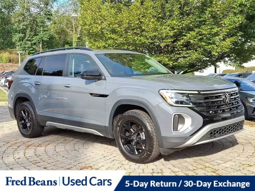 2025 Volkswagen Atlas Peak Edition SE photo 1