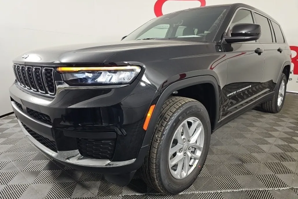 2025 Jeep Grand Cherokee Laredo photo 1