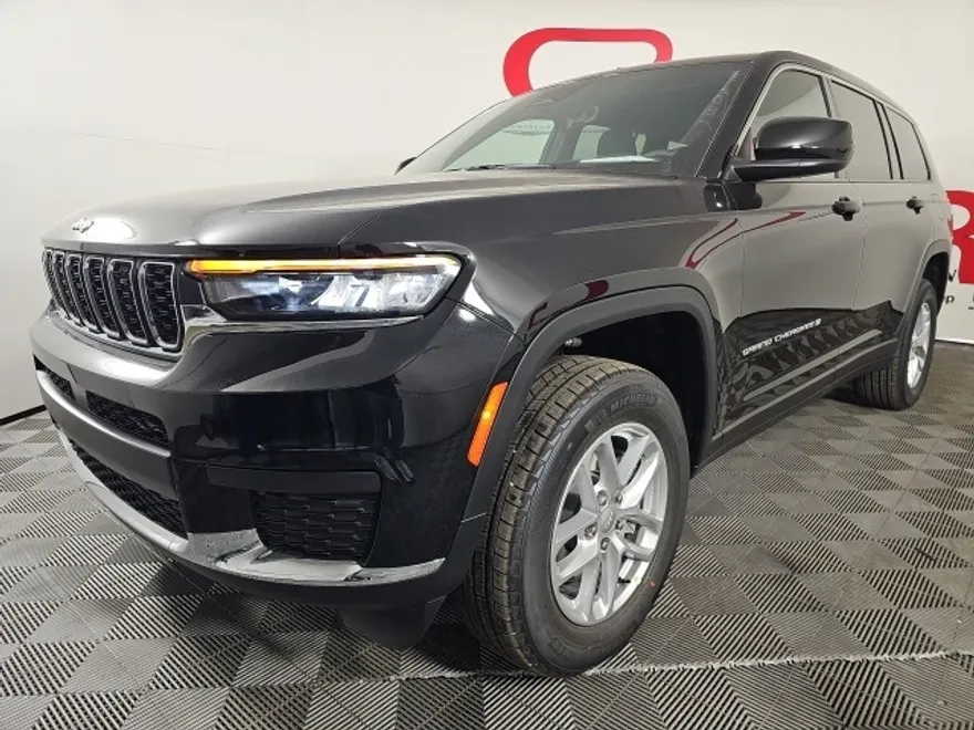 2025 Jeep Grand Cherokee Laredo photo 1