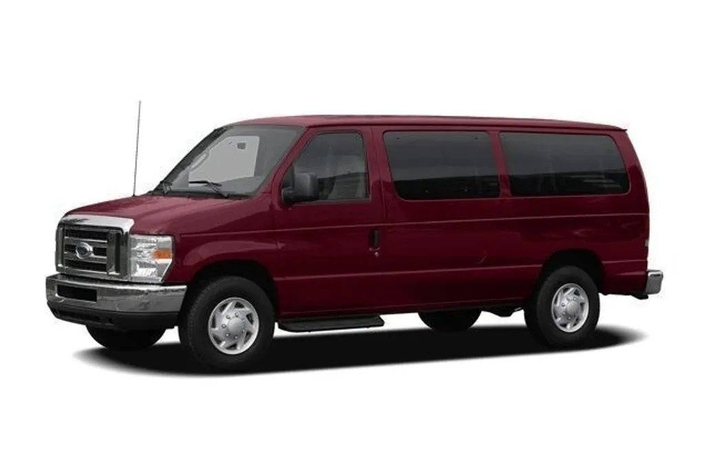 2013 Ford E-350 XLT photo 1