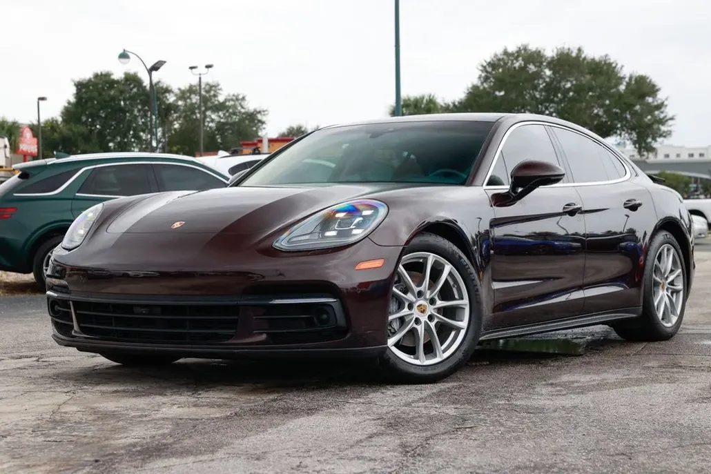 2018 Porsche Panamera Base 4 photo 1