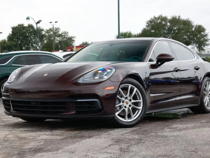 2018 Porsche Panamera Base 4 photo 1