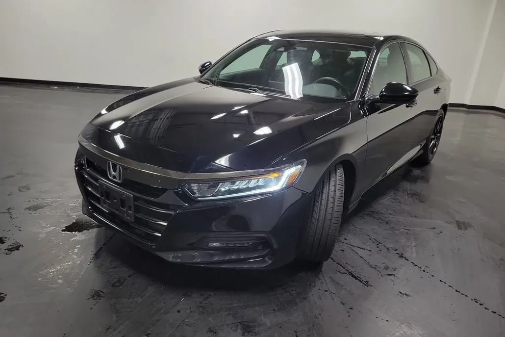 2018 Honda Accord Sport 2.0T photo 1