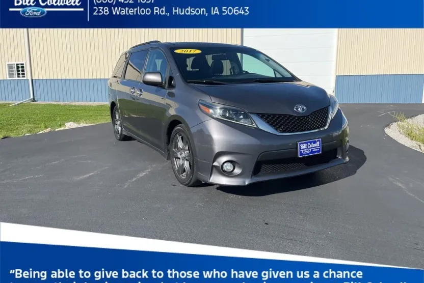 2017 Toyota Sienna SE photo 1