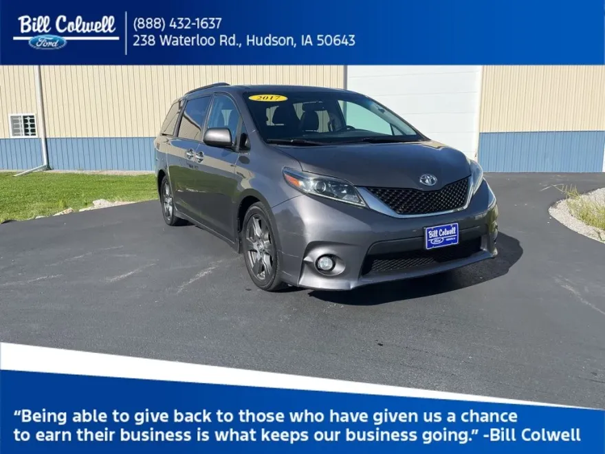 2017 Toyota Sienna SE photo 1