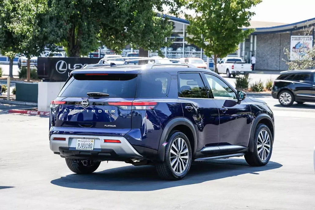 2022 Nissan Pathfinder Platinum photo 1