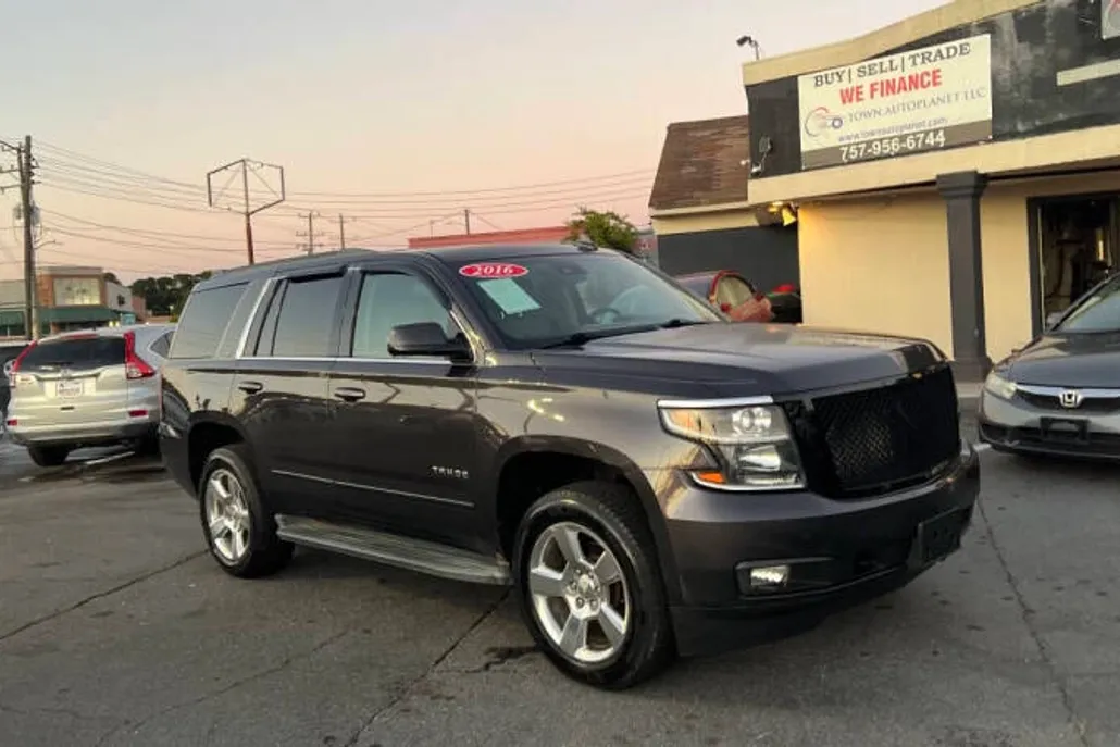 2016 Chevrolet Tahoe LT photo 1