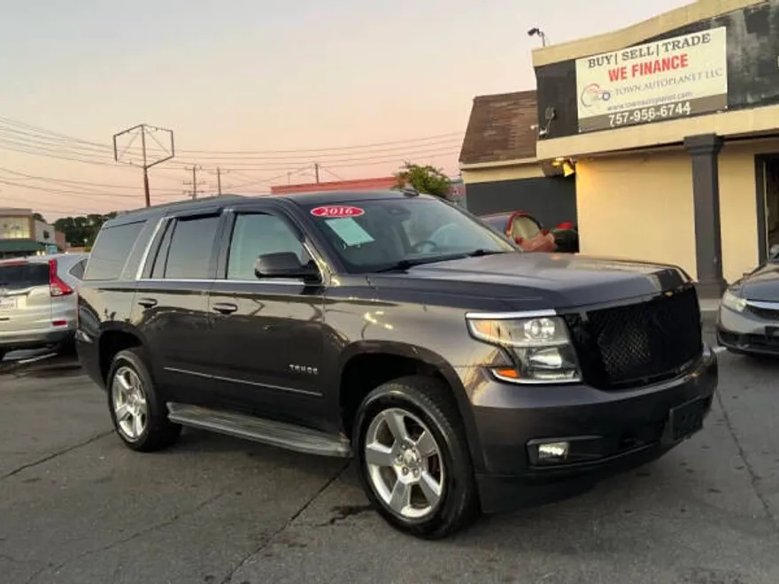 2016 Chevrolet Tahoe LT photo 1
