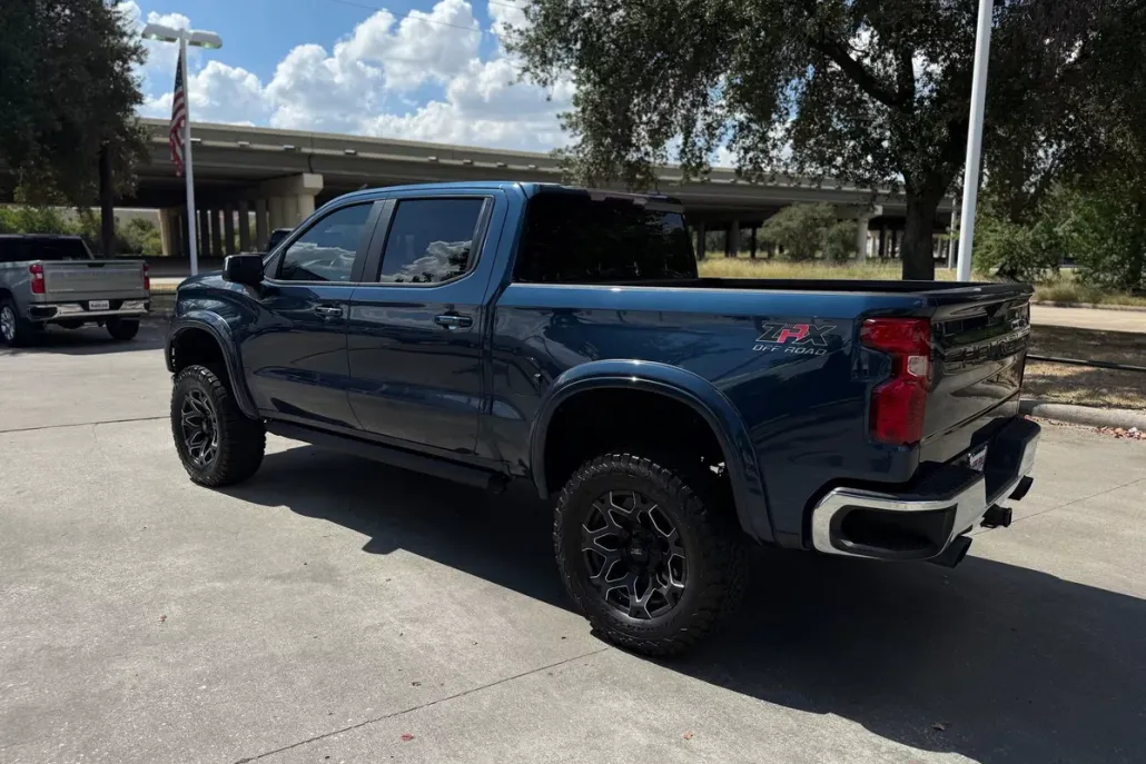 2021 Chevrolet Silverado 1500 LT photo 1