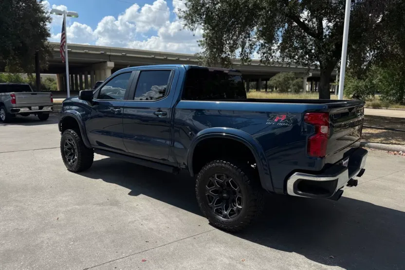 2021 Chevrolet Silverado 1500 LT photo 1