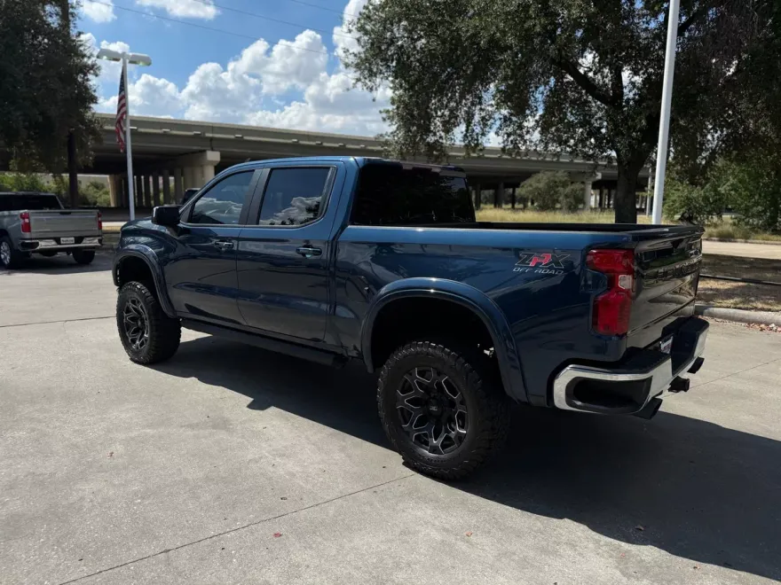 2021 Chevrolet Silverado 1500 LT photo 1